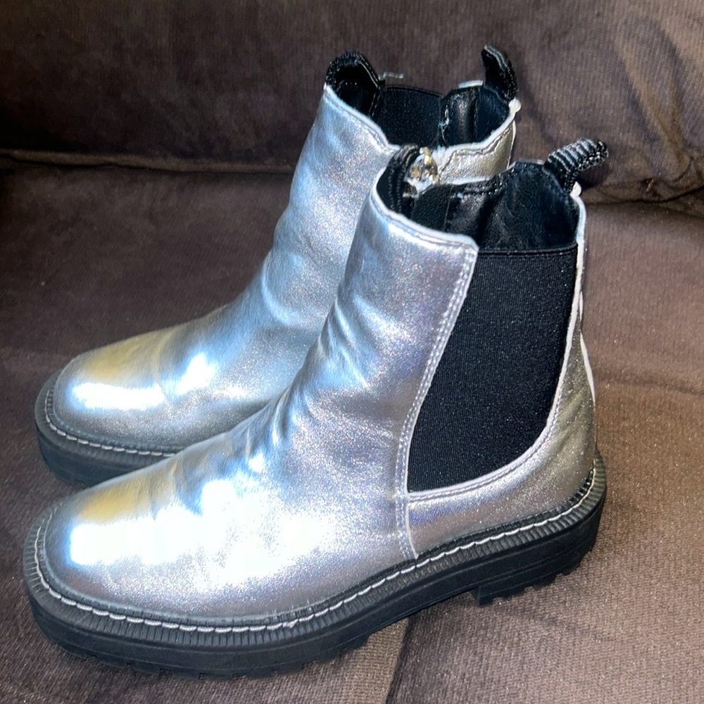 Girls boots